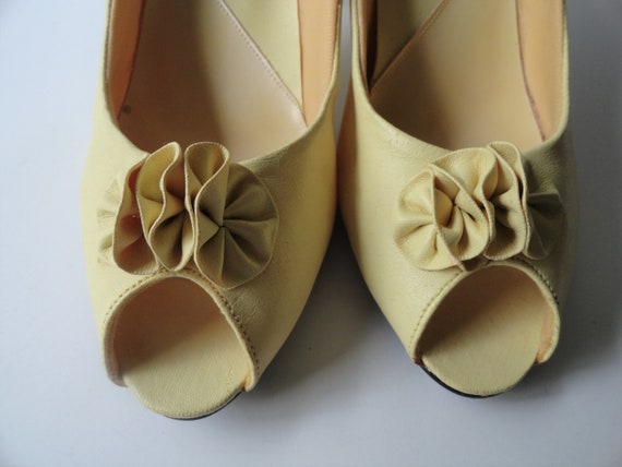 YELLOW Kitten Heal Pumps|Vintage Yellow Shoes|Veg… - image 3