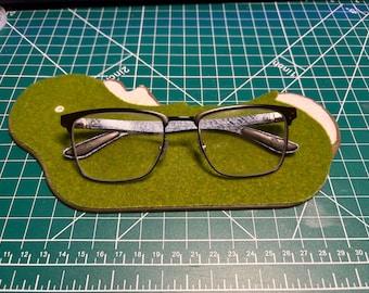 Golf-Themed Eyeglasses Stand | Decorative Gift | Gift for Him or Her