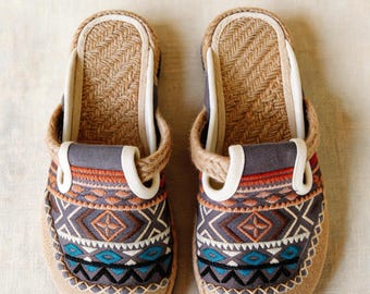 Ethnic Geometric Embroidered Linen Slippers, Vintage Boho Breathable Mules, Women's Hand-Feel Slip-Ons