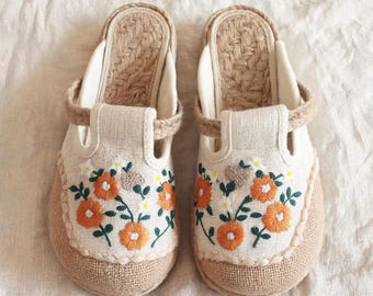 Ethnic Hand-Embroidered Floral Flat Mules, Orange Daisy Embroidery Slip-Ons, Summer Breathable Artistic Flats