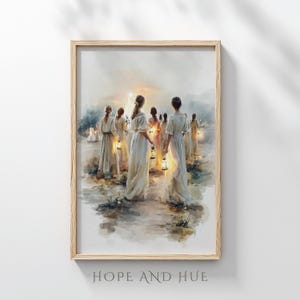 Può includere: Una stampa artistica incorniciata con un acquerello di donne in abiti bianchi fluenti, ognuna con una lanterna. L'opera d'arte ha una qualità morbida ed eterea con una luce calda e dorata. Il testo "HOPE AND HUE" è in basso.