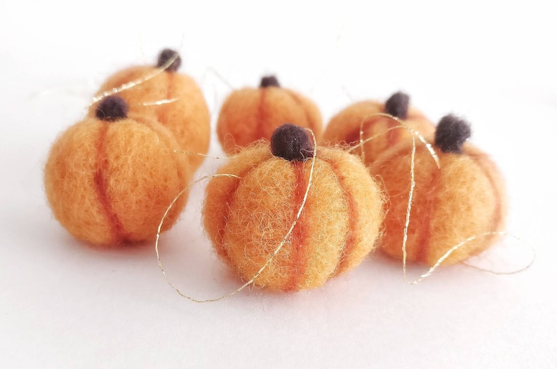 Felt Pumpkin Garland, Halloween Part Decor, Needlefelted Halloween Pumpkin Decorations image 3