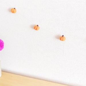 Felt Pumpkin Garland, Halloween Part Decor, Needlefelted Halloween Pumpkin Decorations image 9