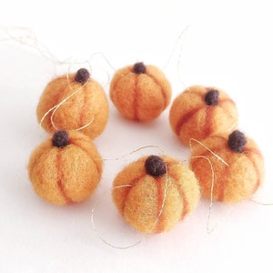 Felt Pumpkin Garland, Halloween Part Decor, Needlefelted Halloween Pumpkin Decorations image 4