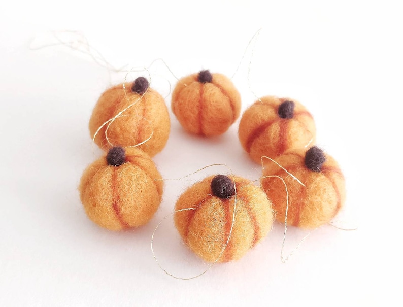 Felt Pumpkin Garland, Halloween Part Decor, Needlefelted Halloween Pumpkin Decorations image 4