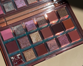 Luminous 18 Eyeshadow Palette