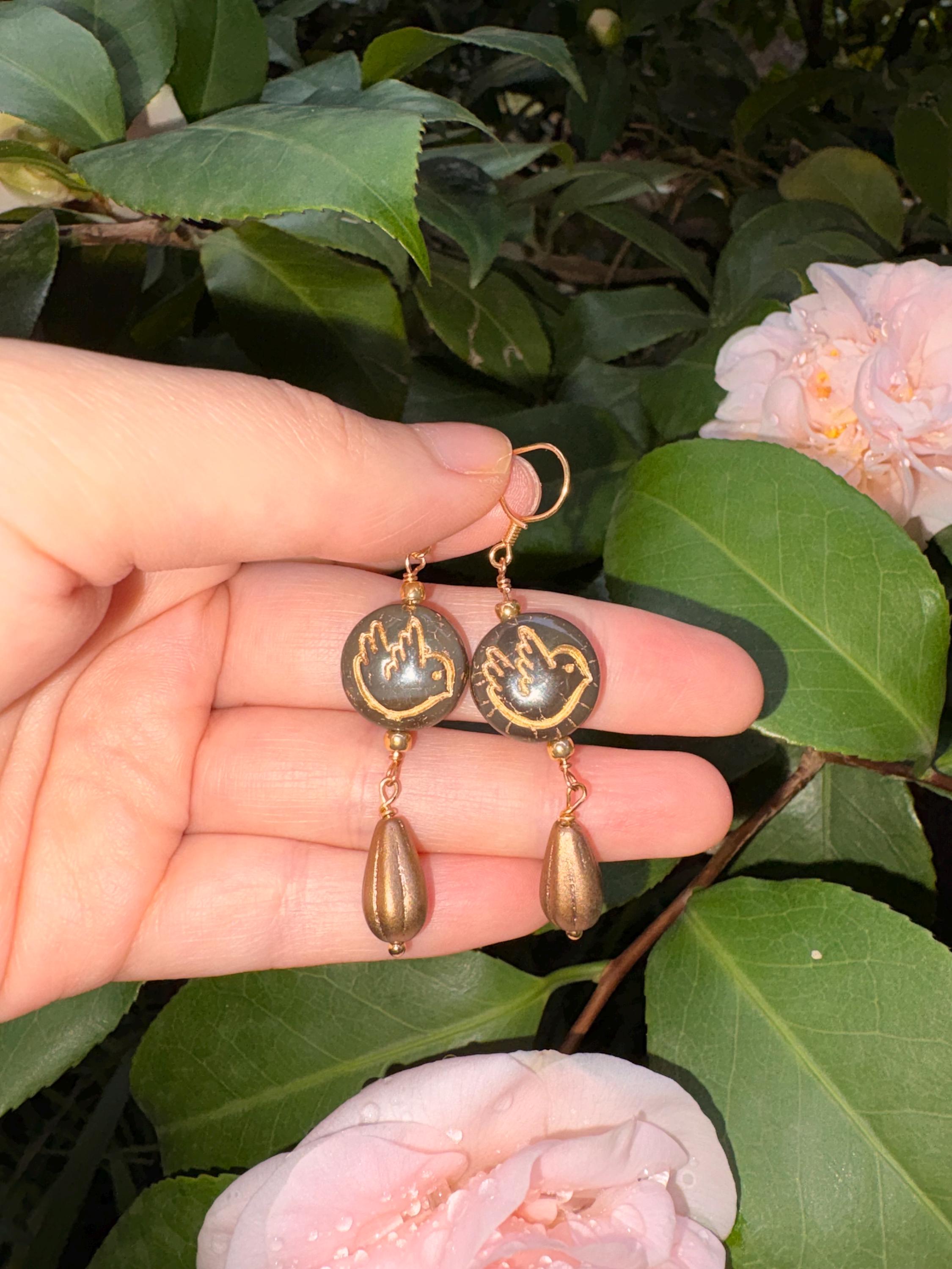 Orecchini a perno ovali in argento sterling con peridoto e