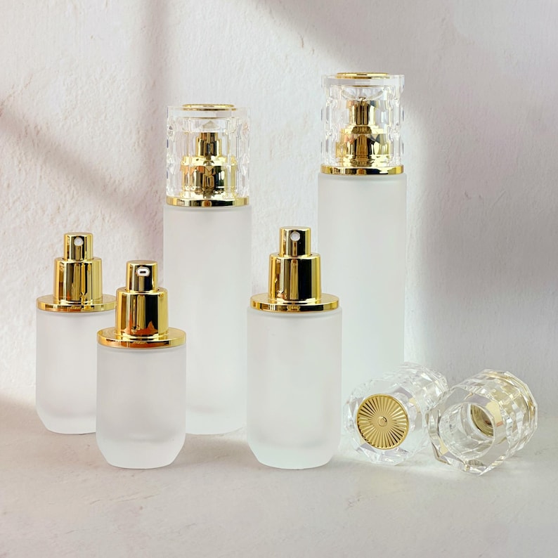 Lyxiga frostade glasflaskor med lotion och spray, återfyllningsbara hudvårdsförpackningar, tom kosmetikaflaska med kristallkork för toner, serum bild 1