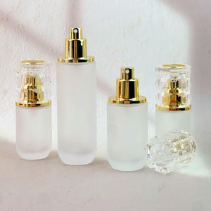 Lyxiga frostade glasflaskor med lotion och spray, återfyllningsbara hudvårdsförpackningar, tom kosmetikaflaska med kristallkork för toner, serum bild 6