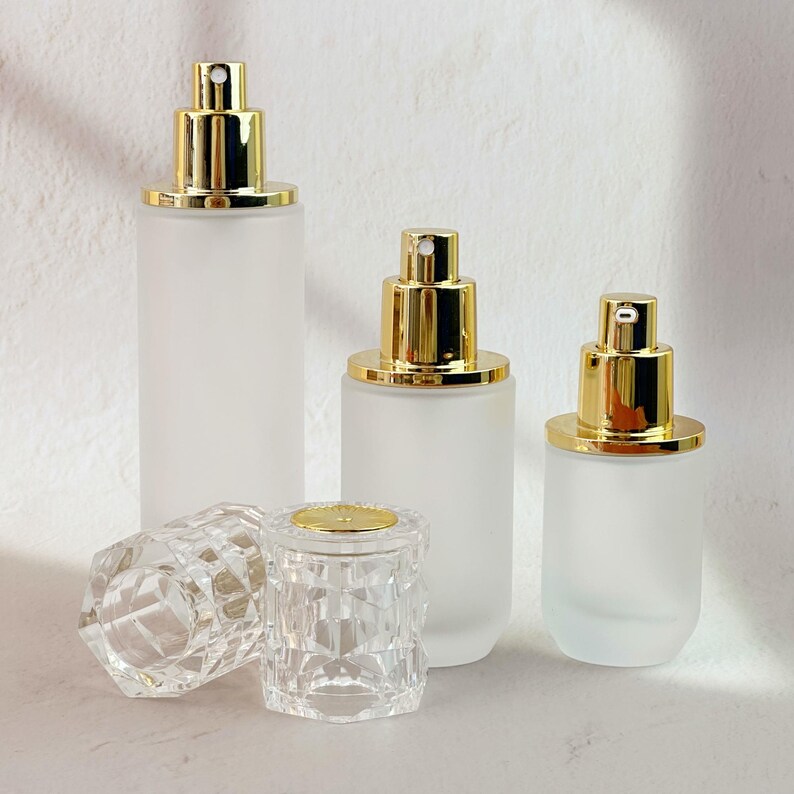 Lyxiga frostade glasflaskor med lotion och spray, återfyllningsbara hudvårdsförpackningar, tom kosmetikaflaska med kristallkork för toner, serum bild 7