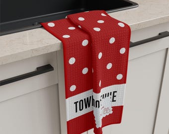 Czerwona ściereczka kuchenna z mikrofibry w kropki | Wystrój kuchni w stylu retro