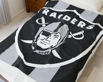 Las Vegas Raiders Plush Blanket - Soft Decorative Throw