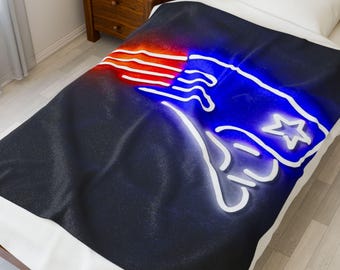 New England Patriots Plush Blanket - Soft Decorative Throw