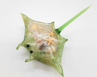 Geblazen glas Sting Ray-beeldje groen