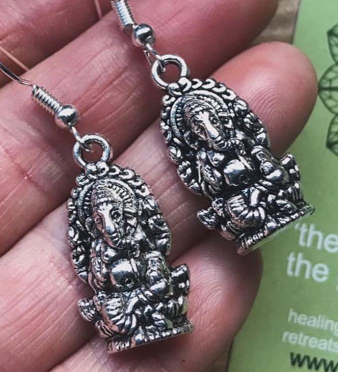 Parure De Bijoux GANESH - Collier Et Boucles D'Oreilles Argentées, Neuve Sans Boîte
