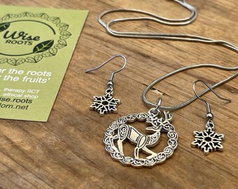Conjunto de pingente de veado e brincos de floco de neve banhados a prata – Joias Nórdicas de Natal