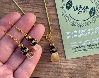 Conjunto de joias folheadas a ouro com citrino: brincos e pingente Om Mani Padme Hum