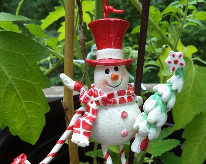 Christmas Decoration Christmas Ice Skating Snowman Ornament Festive Striped Ice Skater w Gifts & Tree