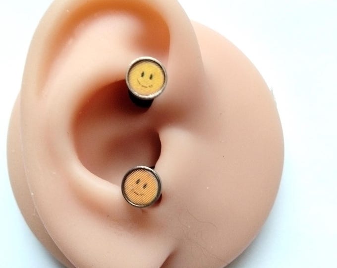 8G Smiley Ear Plugs 7/16" Post Holographic Smiley Changes Color from Yellow to Orange 316L Surgical Steel bodyjewelryretainerstore.com