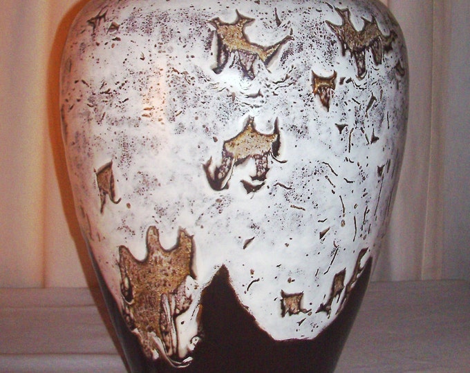 Grand Artisan Ceramic Vase with Gold Leaf Accents.  Luxury Handcrafted Vase – White & Gold Statement Piece
