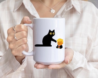 Tazza divertente con gatto nero e omino, regalo con simpatico cartone animato, tazza da caffè divertente per amici, colleghi, amanti dei gatti e fan di regali divertenti unici.