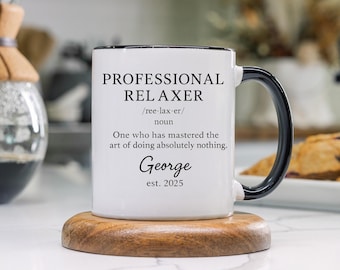 Tazza con definizione di rilassamento professionale, nome personalizzato, fondata nel 2025, regalo divertente per il pensionamento di un collega, idea regalo per un dipendente