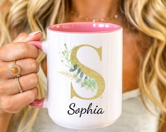 Taza personalizada con inicial dorada y monograma floral