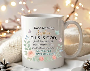 Tazza personalizzata, in ceramica da 325 ml, con motivo floreale e citazione cristiana.