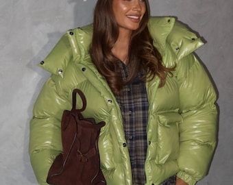 Piumino corto verde chiaro lucido – cappotto invernale corto con cappuccio rimovibile, antivento e impermeabile