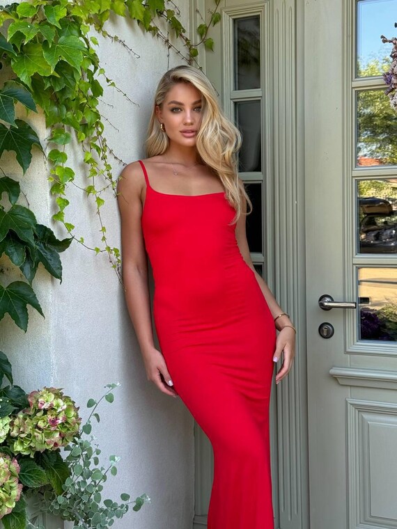 red bodycon slip dress Maxi – Dress Red floral bodycon Made from 30% silk SIZE:33 720+ White Dress Captions MATERIAL:Chiffon