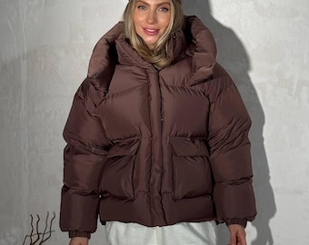 Chaqueta acolchada corta marrón mate – abrigo de invierno corto con capucha desmontable, cortavientos e impermeable