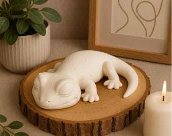 Sleeping Gecko Figurine – 3D Printed Lizard Sculpture – Minimalist Modern Home Decor Accent