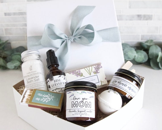 Best Mom in The World - Mothers Day Gift Basket - Handmade Natural Lavender Spa Gifts Set for Your Mom