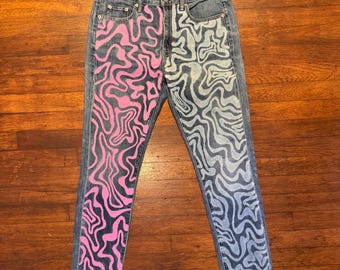 Pantalones vaqueros Gap de pierna recta reciclados, decolorados y pintados a mano - Estampado abstracto en espiral