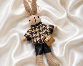 Llavero de peluche de conejo con estampado de pata de gallo de MUFU / Colgante para bolso de conejo de punto suave (20 cm)