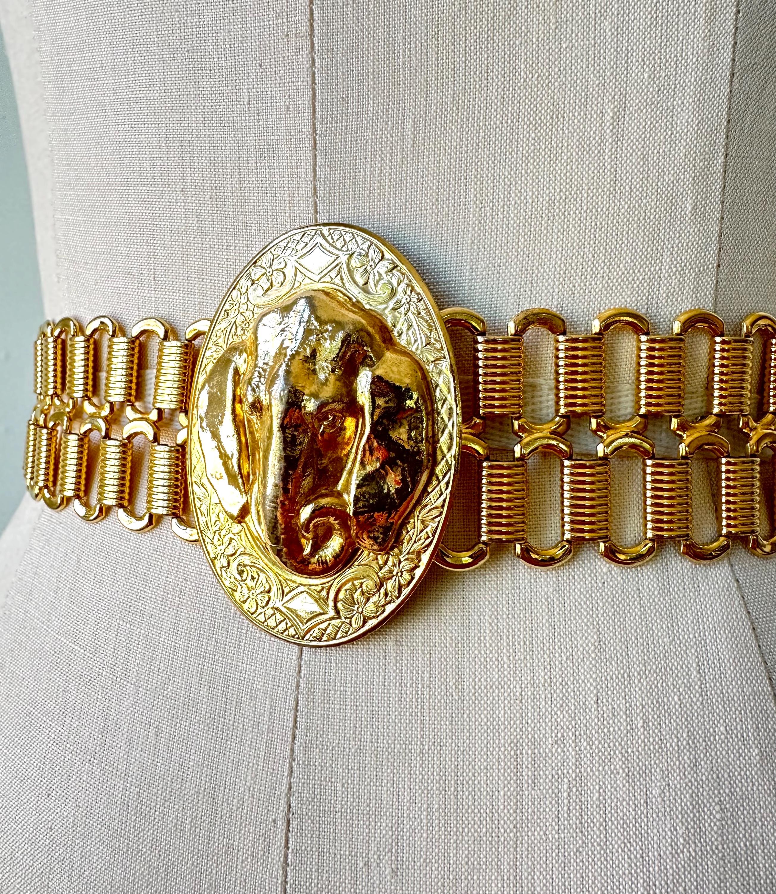 ❤️VINTAGE BOOK CHAIN BELT - GOLD TONE ARTICULATED LINKS OVAL BUCKLE MEDIUM 34 Vintage Gold Concho Chain Belt: Western Boho Statement Waist  main image 2