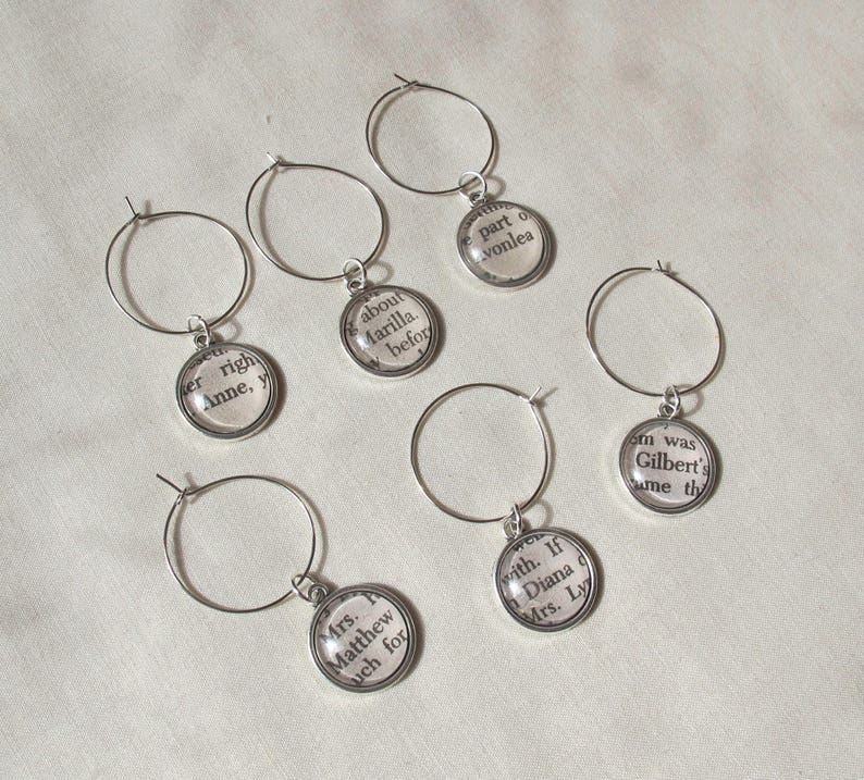 Anne of Green Gables Wine Glass Charms Set Anne Shirley Gilbert Blythe Plata Artículos para el hogar Barware Bookworm Foodie Gift Bookish para mujeres imagen 5