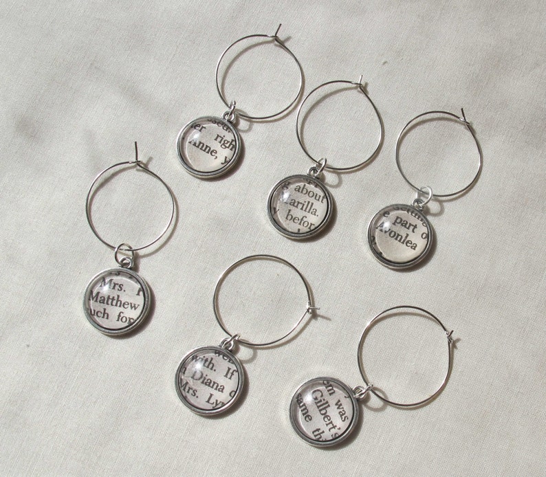 Anne of Green Gables Wine Glass Charms Set Anne Shirley Gilbert Blythe Plata Artículos para el hogar Barware Bookworm Foodie Gift Bookish para mujeres imagen 3