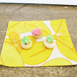 Tovaglioli da cocktail floreali vintage: set di tovaglioli in lino giallo retrò
