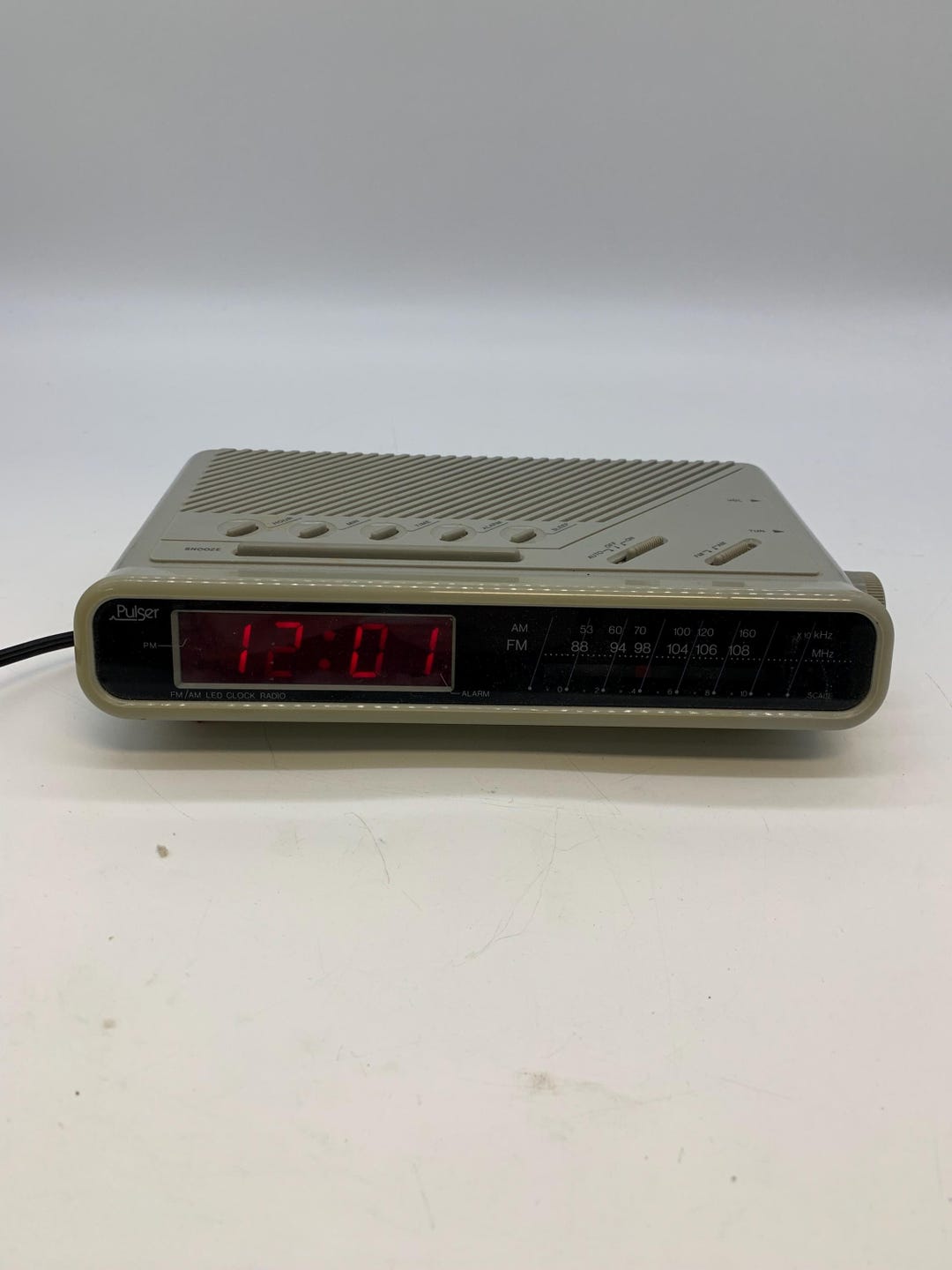 Vintage Pulser CR2029 AM/FM Clock Radio LED Alarm Cream Retro 80s 90s ...