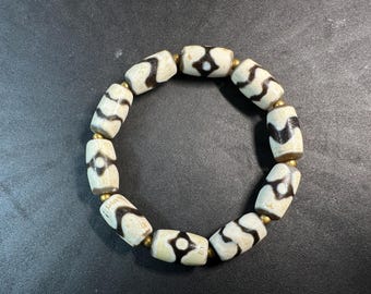 Vintage Tibetan Dzi Bead Bracelet • Old Agate Fire Offering & Eye Pattern Dzi Beads • Stretch Wrist Mala • Himalayan Tribal Jewelry • 7–8 In
