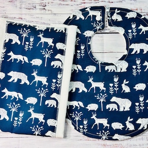 Baby Bib and Burp Cloth - Baby Boy Bibs - Bear Bib - Woodland Baby Animals - Baby Shower Gift - Baby&#39;s First Christmas Gift
