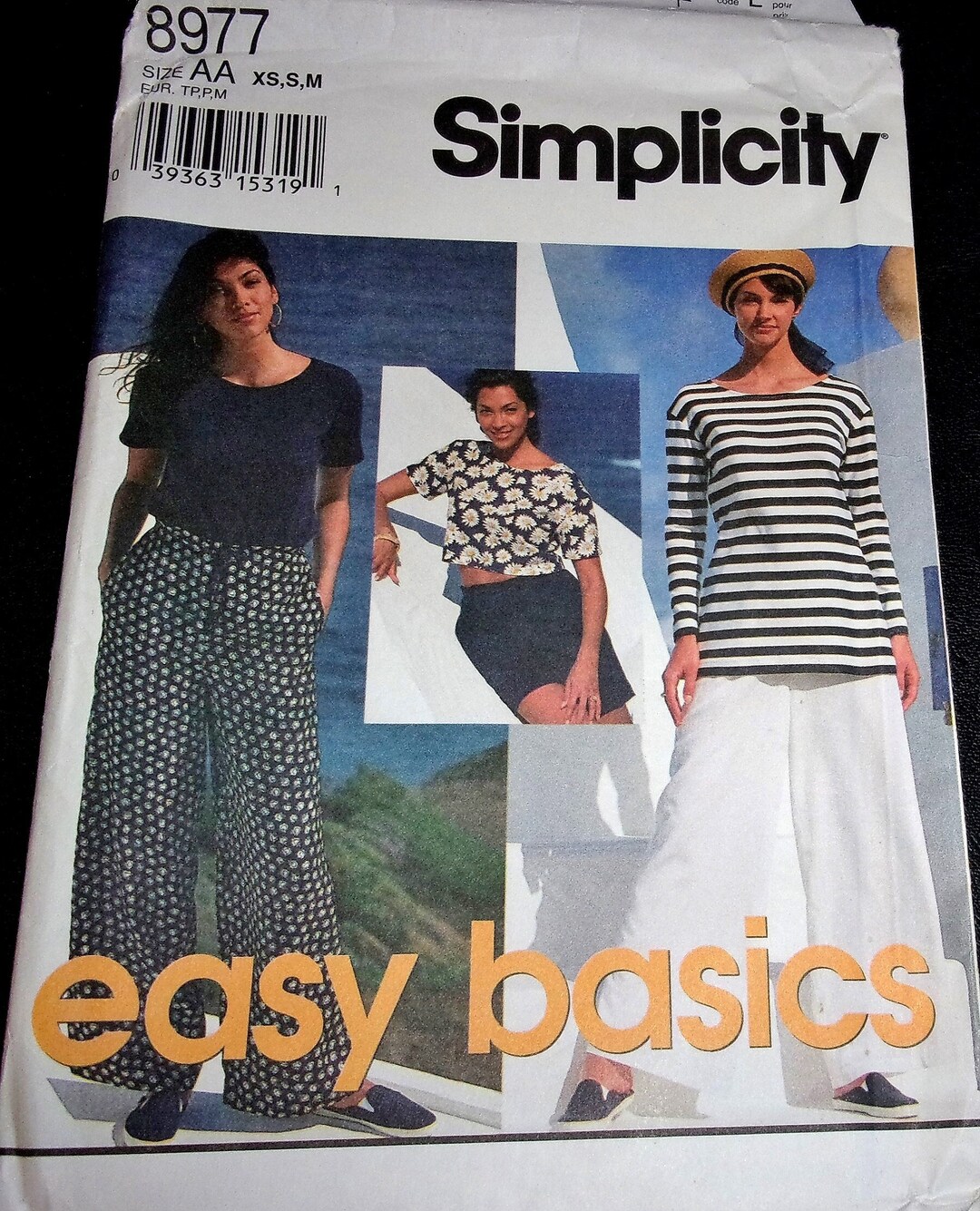 Simplicity Basics Sewing Pattern 8977 Tee Top Long Sleeve Boat Neck