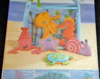 Butterick Sewing Pattern 5570 Sea Creatures Starfish Lobster Octopus Fish Clam Seahorse Snail Shark Turtle Frog & Aquarium Tote Bag Uncut FF