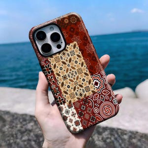 Boho bruin patchwork telefoonhoesje, vintage bandana bloemen, retro geometrisch, iPhone 16, 15, 14, 13, 12, 11 Pro Max Plus X, Samsung S25 S24 S23 S22