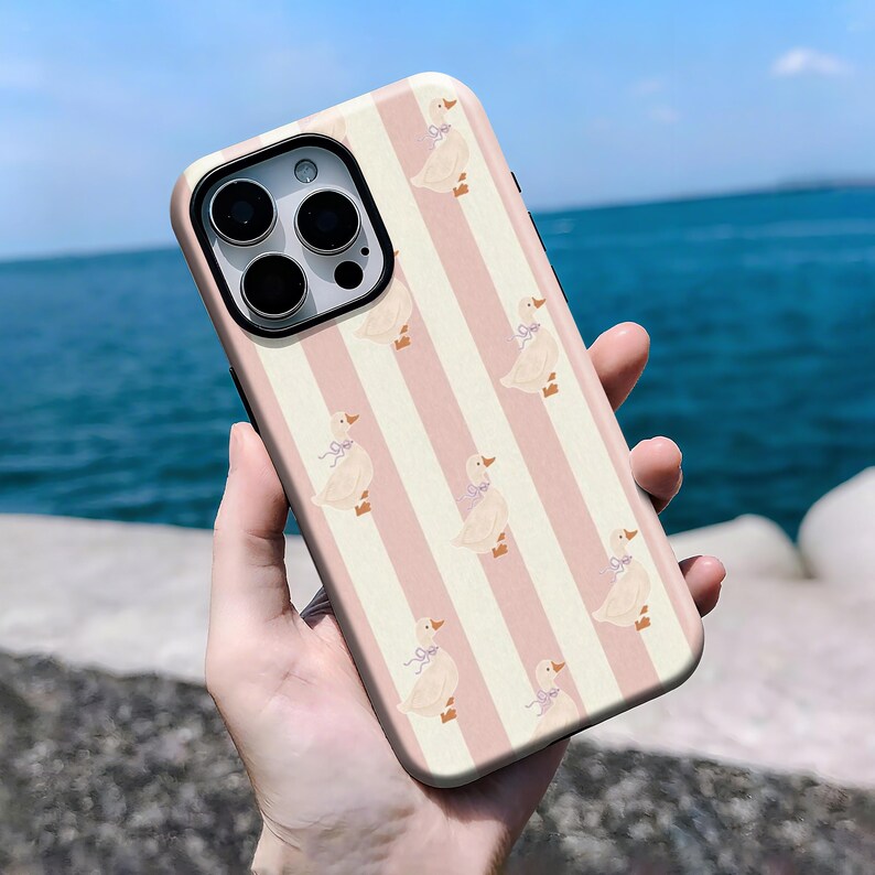This pink striped goose phone case is incredibly playful! The adorable pink stripes paired with the comical goose create a striking and fun contrast, making it sweet and cute. The flexible, drop-resistant material provides comprehensive protection, and features a raised camera/screen bezel, precise cutouts, responsive buttons, wireless charging compatibility, and a slim, portable design—making it an absolute head-turner for everyday outings! Come and buy it back home!