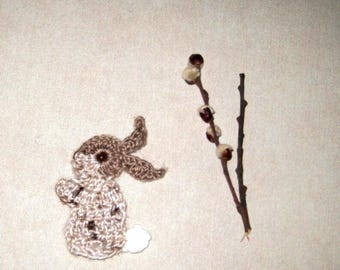 Applicazioni di coniglietti all'uncinetto, decorazioni di animali in marrone e beige, decorazioni per la casa, articoli per bambini, materiali per confezioni regalo, decorazioni di coniglietti personalizzate fatte a mano