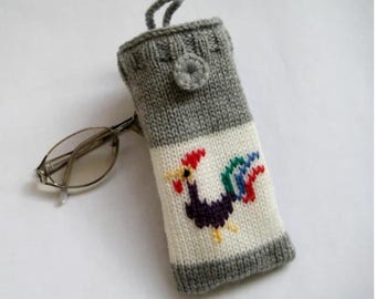 Custodia per occhiali personalizzata con gallo grigio, astuccio lavorato a maglia con gallo, accessorio unisex con divertenti decorazioni a tema animale, custodia rustica colorata, targhetta in lino.
