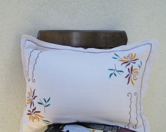 Vintage Hand Embroidered Floral Pillow Cover, 1960s Ivory Cotton Lumbar Cushion (22x16)