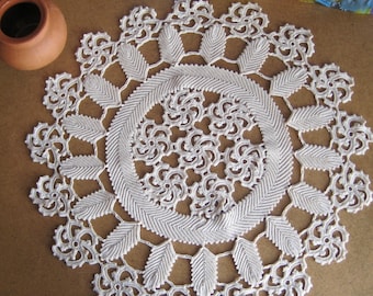 Tovaglietta rotonda vintage anni '60 lavorata a mano all'uncinetto, centrotavola in cotone ecru, biancheria da tavola in stile rustico, splendido motivo cottage, 45 cm